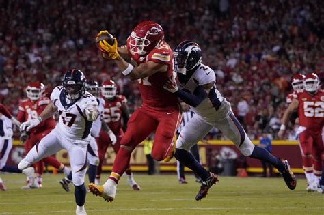 Mahomes throws TD pass, Kelce has big game with Swift watching again as Chiefs beat Broncos 19-8
